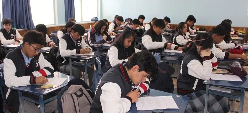 Más de 27.000 estudiantes regresan a clases: Quito activa un plan contra la inseguridad y congestión en zonas escolares