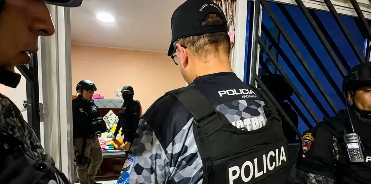 A tiros recibieron al ministro del Interior en un allanamiento contra una red criminal