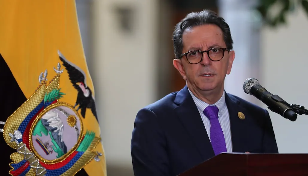 Roberto Izurieta es nombrado embajador de Ecuador en Perú