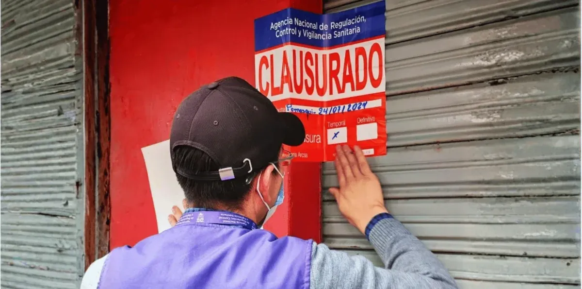 Clausuran local de fritada en Quito por plaga de cucarachas
