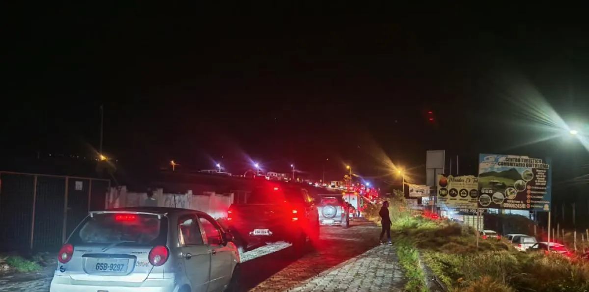 Panamericana Norte está cerrada por deslave, desde el puente del Río Pisque hasta la entrada a Tanda