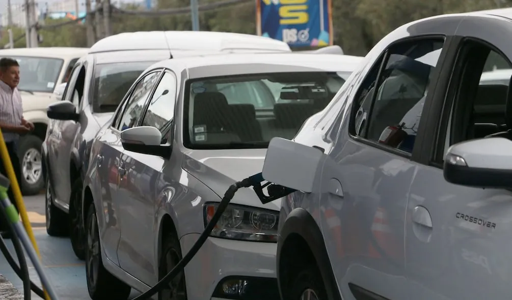 Precios de las gasolinas extra, ecopaís y diésel bajan desde este 12 de agosto en Ecuador