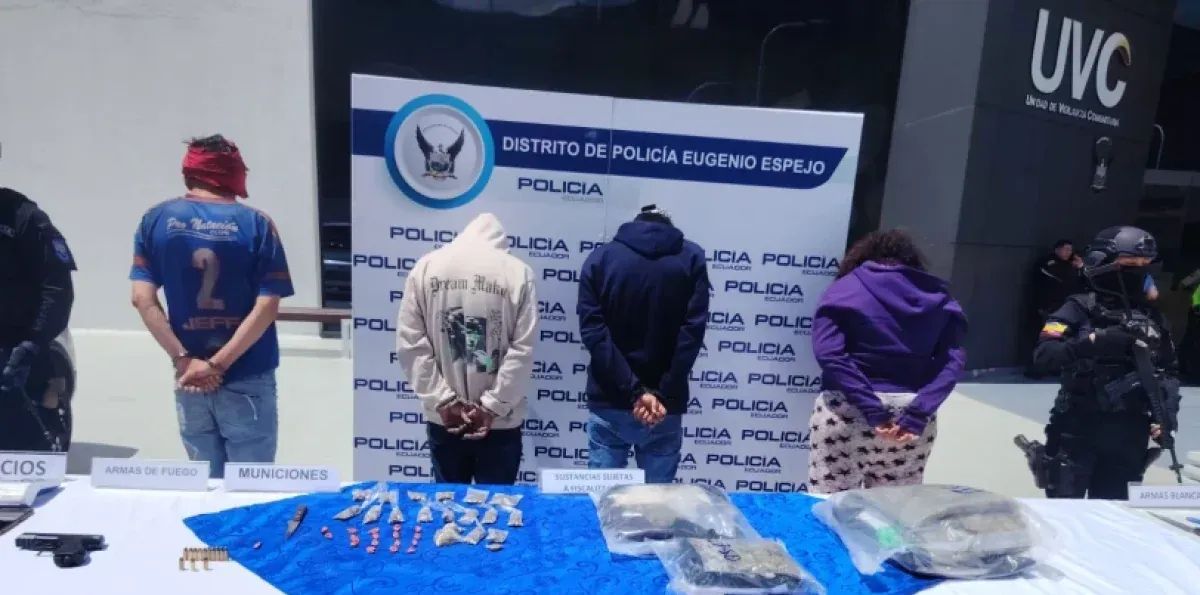 Robo con tarjetas en Quito: así operaba el “lancero” que llevaba seis datafast