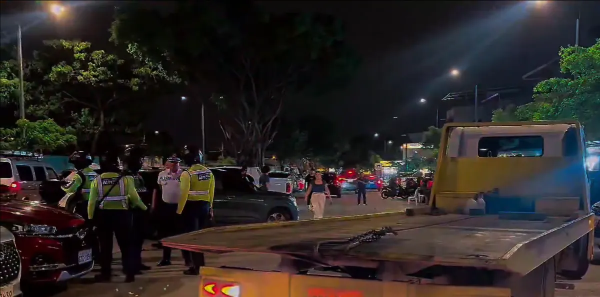 "Basta de adueñarse de las calles", dice la alcaldesa subrogante de Guayaquil sobre parqueos en Sauces