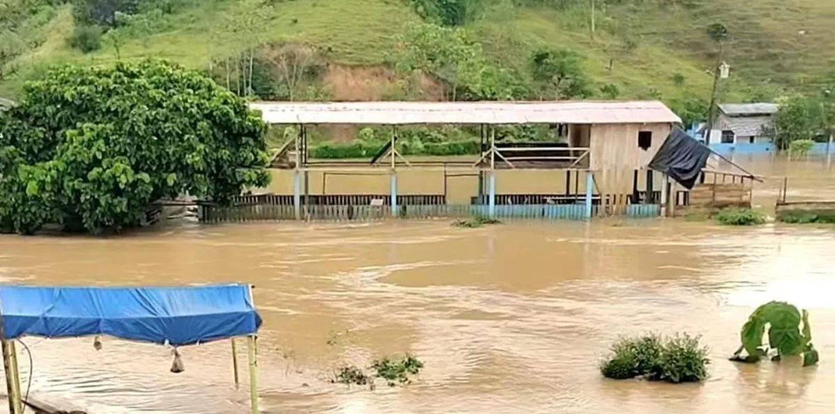 Ríos desbordados en Esmeraldas: estas son las comunidades aisladas por las lluvias