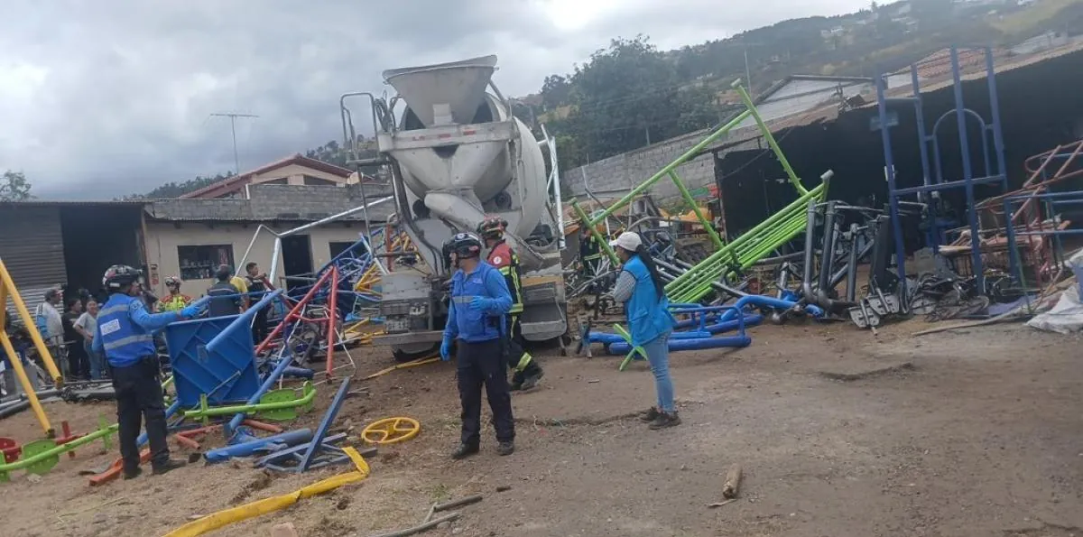 Accidente de tránsito en la Autopista Rumiñahui, en Quito, deja dos fallecidos