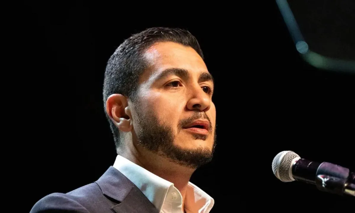 Abdul El-Sayed gana la primaria demócrata al Senado en Míchigan