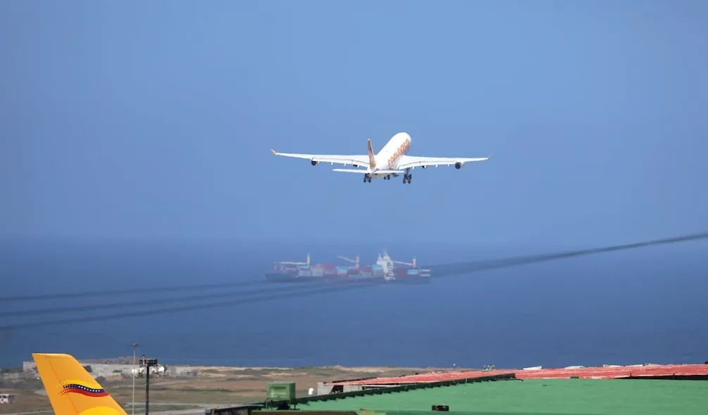 El aeropuerto Simón Bolívar de Venezuela retoma sus operaciones con vuelos internacionales