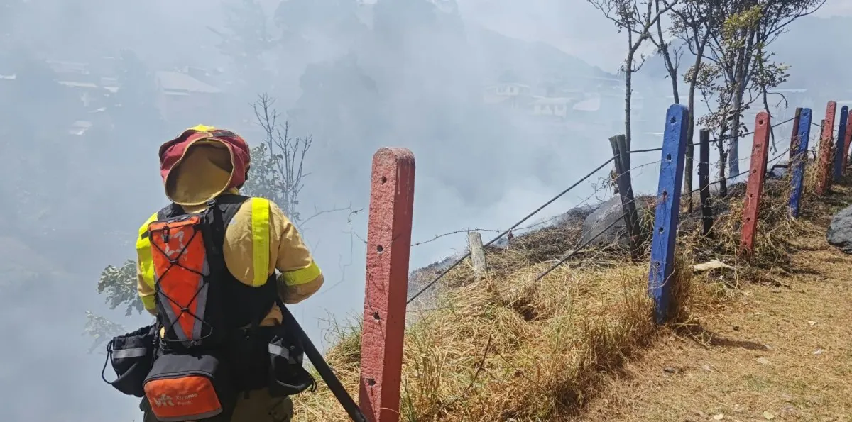 ¿Qué pasó en Villaflora y Casitagua? Bomberos atendieron dos emergencias por fuego en Quito