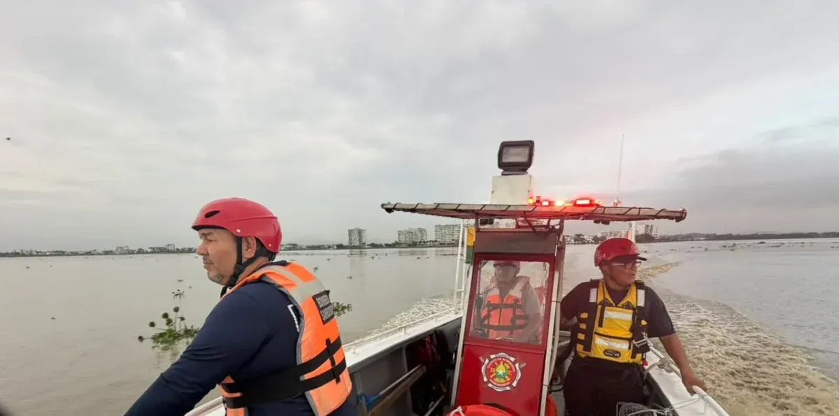 ¿Dónde está el motociclista que cayó al río desde el puente de la Unidad Nacional?