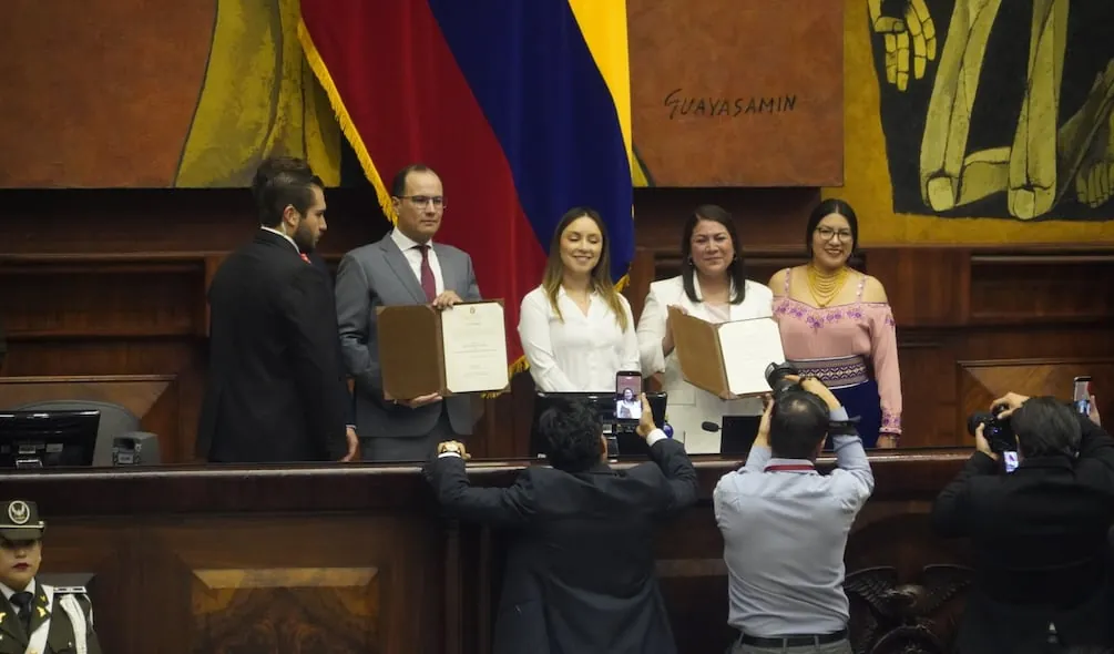 Jorge López y Laura Flores designados Secretario y Prosecretaria General de la Asamblea Nacional