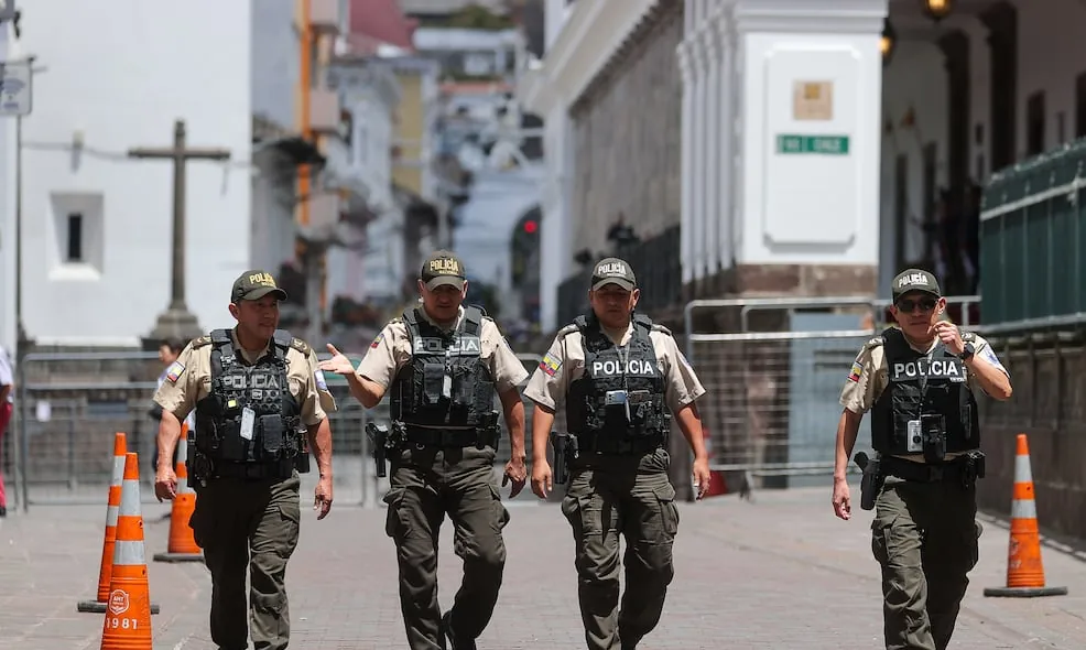 Ecuador despliega a 57.068 policías para garantizar la seguridad en el feriado del 10 de agosto