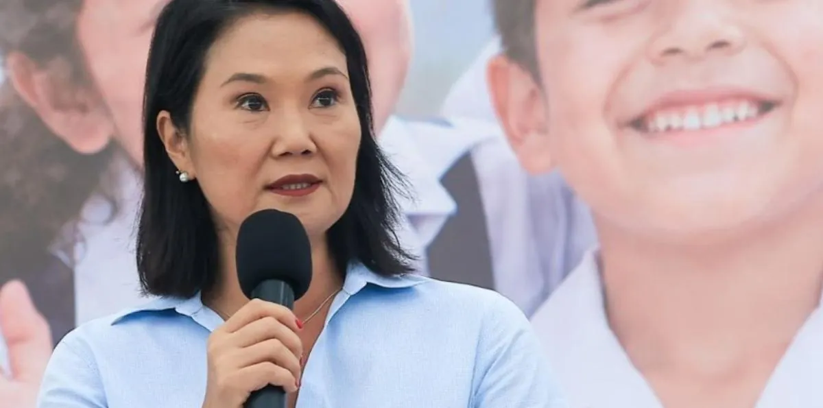 Cabello corto, no celulares ni maquillaje, entre las nuevas "normas de conducta" de Keiko Fujimori en escuelas de Perú