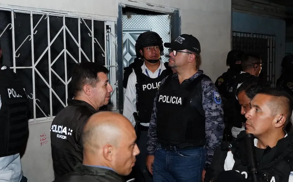 Ministro Reimberg anuncia “un golpe importante contra la corrupción” durante el toque de queda