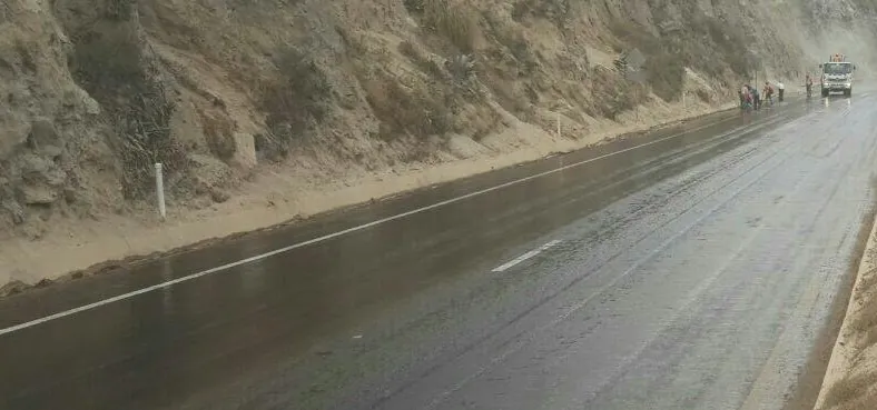 Av. Panamericana Norte cerrada por derrumbe en puente del río Pisque