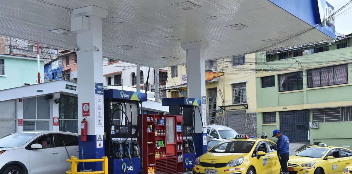 Gasolina Súper subiría mientras Extra y Ecopaís bajan: cuánto sería el precio en septiembre