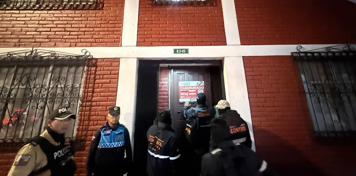 Quito: clausuran tres casas de citas clandestinas que ofrecían servicios mediante catálogo digital