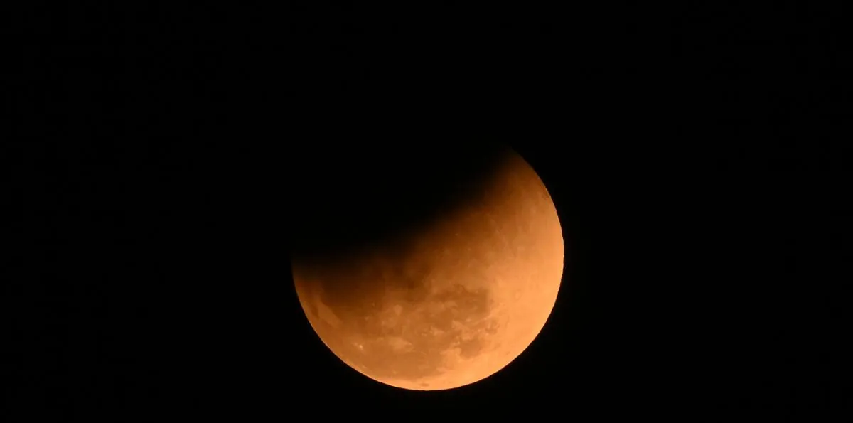 ¿Necesitará gafas o binoculares para ver el eclipse lunar? Algunos consejos para admirar la 'Luna de Sangre' del 27 de agosto