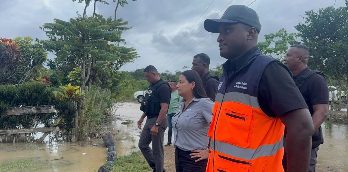 Emergencia por lluvias en Esmeraldas: tres ríos se desbordan y 14 siguen creciendo
