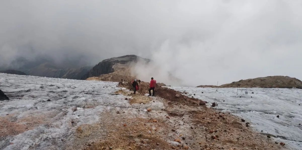 Emergencia en el Cayambe: ¿qué ocurrió durante el ascenso en el que murió una mujer?