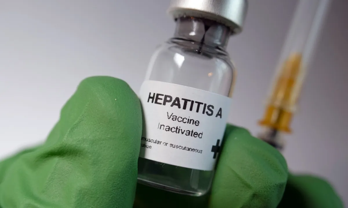 Casos de hepatitis A obligan a suspender clases en colegio de Quito