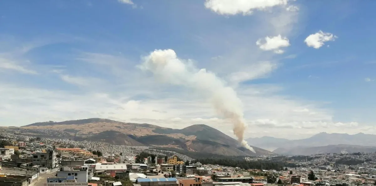 Incendio forestal en Casitagua moviliza a Bomberos de Quito este 17 de septiembre