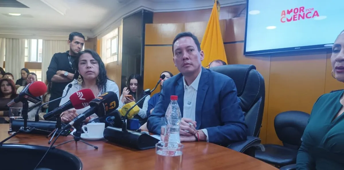 Cristian Zamora cuestiona el rumbo del Municipio de Cuenca durante su suspensión