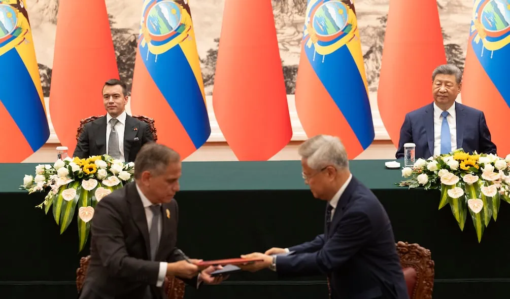 Ecuador y China alcanzan acuerdos en cooperación fotovoltaica, prevención ante el fenómeno del Niño y otras áreas