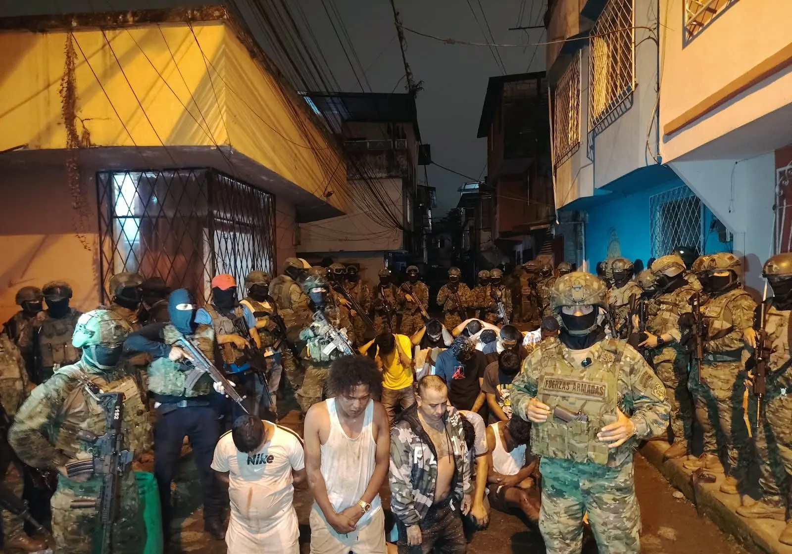 Capturan a 15 presuntos integrantes de ‘Los R’ en Santo Domingo