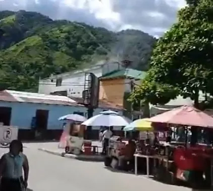 Atacan con drones y disparos a alcaldía del municipio de Rioblanco, en Colombia
