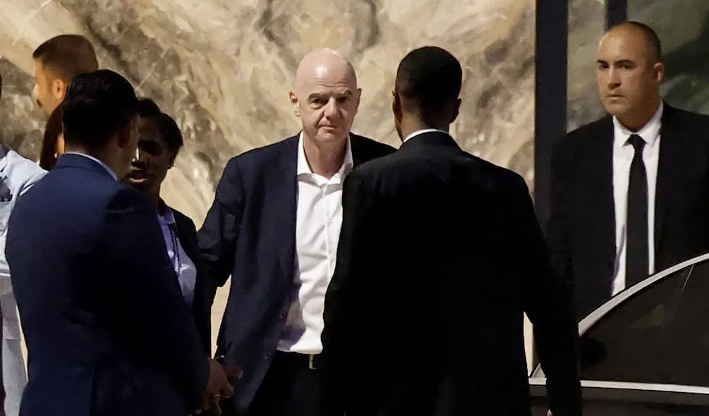Presidente de la FIFA llega a Cali para participar en la investidura de Abelardo de la Espriella