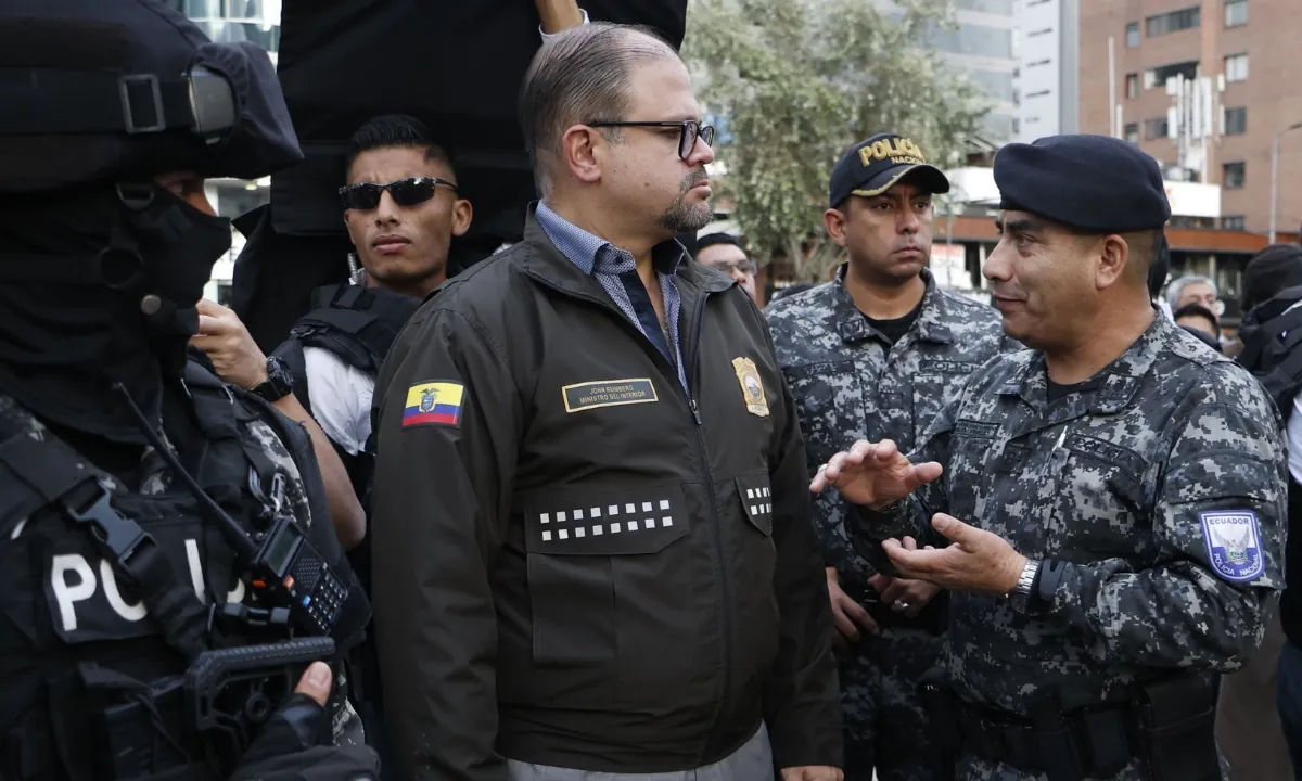 Dos operativos de seguridad en Quito dejan detenidos, clausuras y decomisos