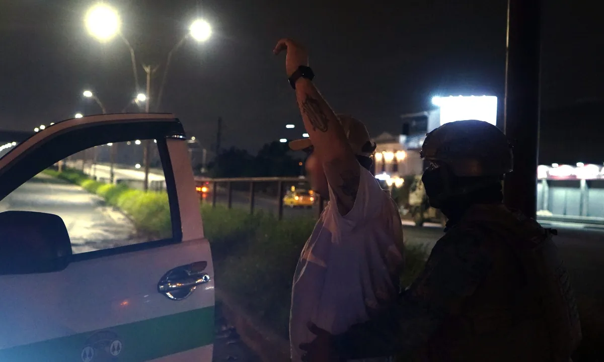 ¿Qué pasa si la Policía o FF.AA. lo encuentra en la calle durante el toque de queda?