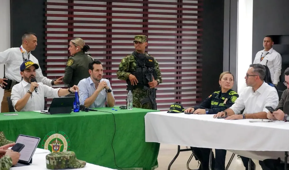 Ejército colombiano despliega más de 180 rescatistas para buscar víctimas entre escombros