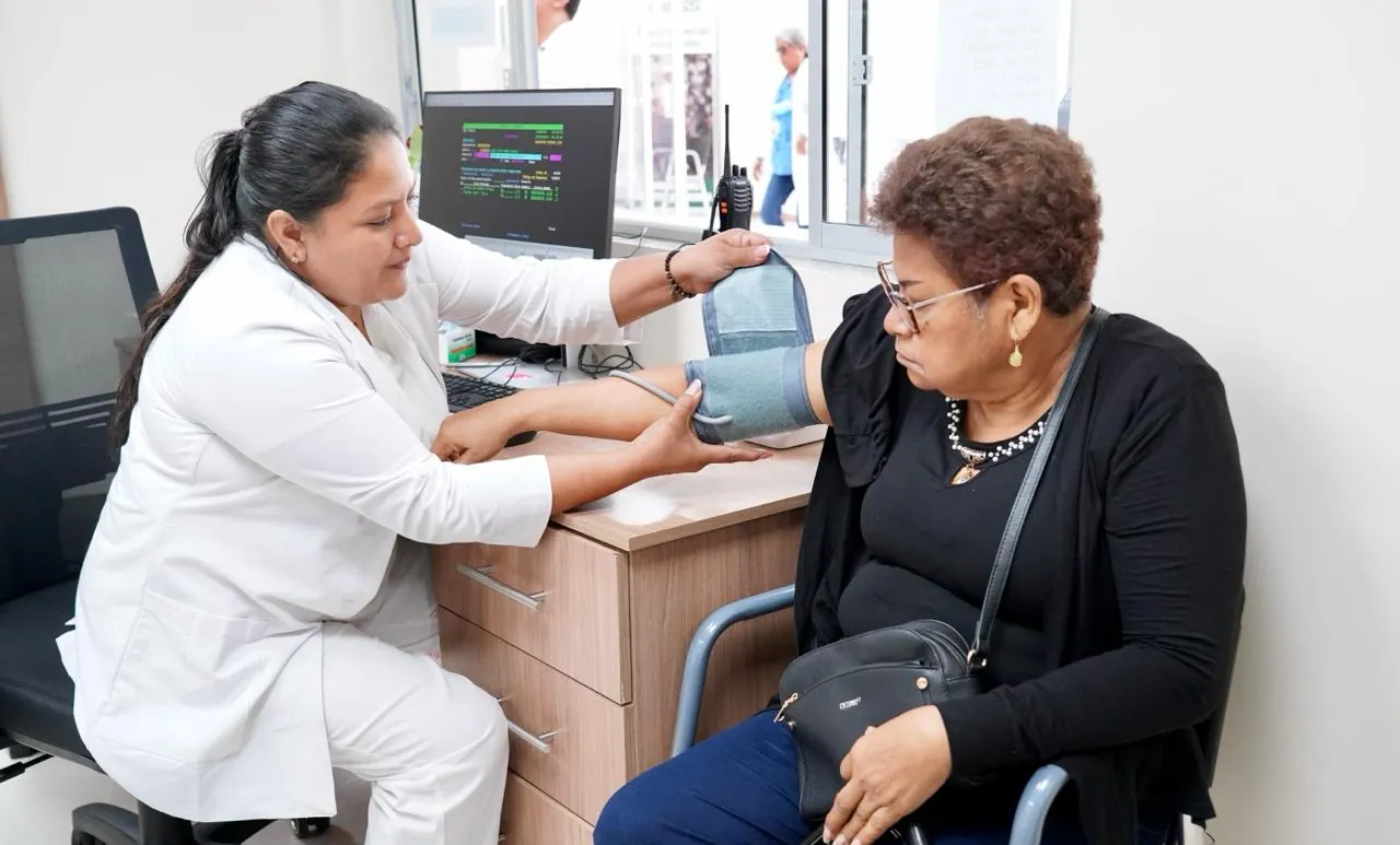 Pagos del IESS sostienen salud y diálisis en Ecuador con desembolso de 46,7 millones