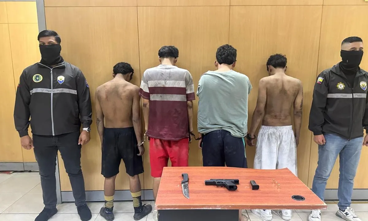 Policía libera a conductor secuestrado y aprehende a cuatro sospechosos en Durán