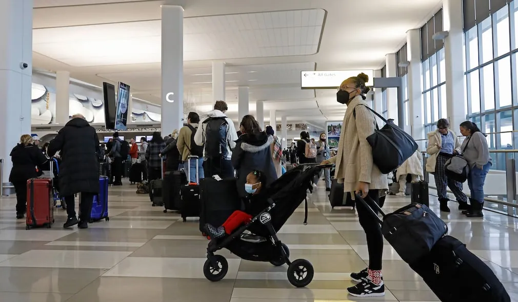 Varios aeropuertos de EE. UU. cancelan o retrasan vuelos por problema en línea de telecomunicación